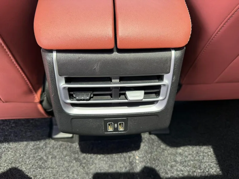 Changan CS75 PLUS 2023 Third generation 1.5T Automatic pilot type exterior photo 8 Changan CS75 PLUS 2023 Third generation 1.5T Automatic pilot type exterior photo 8