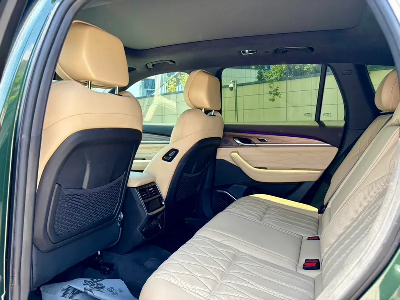 Geely Monjaro 2025 2.0TD High-power automatic four-wheel drive oriental obsidian full moon version interior photo 8