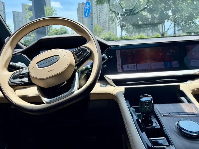 Geely Monjaro 2025 2.0TD High-power automatic four-wheel drive oriental obsidian full moon version interior photo 9