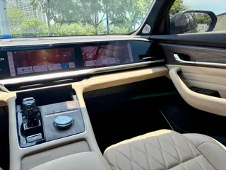 Geely Monjaro 2025 2.0TD High-power automatic four-wheel drive oriental obsidian full moon version interior photo 10