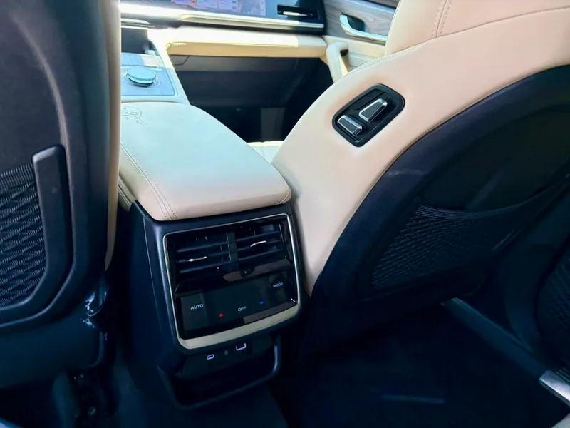 Geely Monjaro 2025 2.0TD High-power automatic four-wheel drive oriental obsidian full moon version interior photo 11