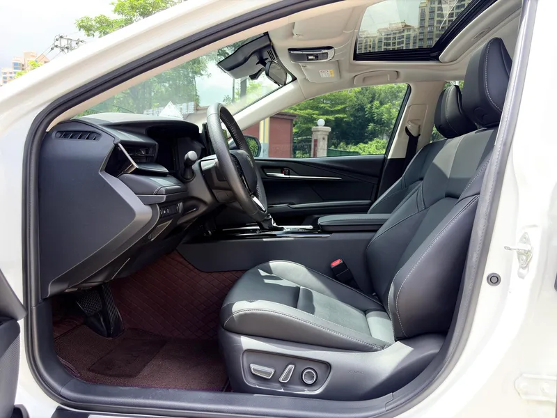 Toyota Camry 2024 2.0GVP Luxury Edition interior photo 6 Toyota Camry 2024 2.0GVP Luxury Edition interior photo 6