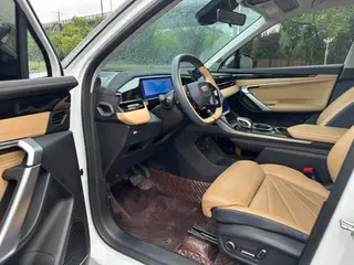 Geely Boyue L 2023 2.0TD DCT Flagship interior photo 8 Geely Boyue L 2023 2.0TD DCT Flagship interior photo 8