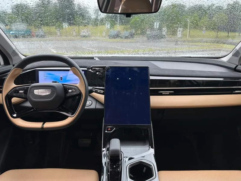 Geely Boyue L 2023 2.0TD DCT Flagship interior photo 10 Geely Boyue L 2023 2.0TD DCT Flagship interior photo 10