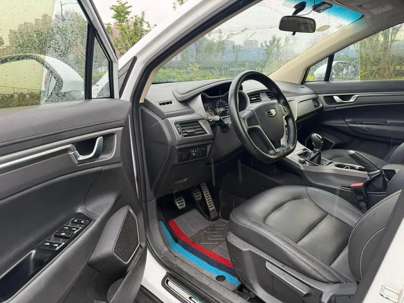 Geely Emgrand GS 2016 Edición elegante 1.3T Tipo de collar manual exterior foto 4 Geely Emgrand GS 2016 Edición elegante 1.3T Tipo de collar manual exterior foto 4