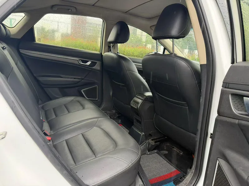Geely Emgrand GS 2016 Edición elegante 1.3T Tipo de collar manual exterior foto 5 Geely Emgrand GS 2016 Edición elegante 1.3T Tipo de collar manual exterior foto 5