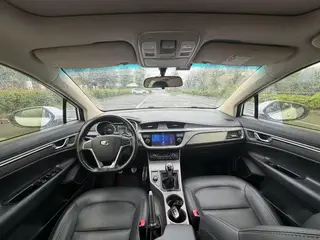 Geely Emgrand GS 2016 Edición elegante 1.3T Tipo de collar manual interior foto 6 Geely Emgrand GS 2016 Edición elegante 1.3T Tipo de collar manual interior foto 6