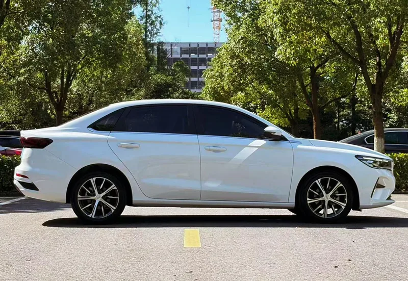 Geely Emgrand 2022 4th Gen 1.5L CVT Premium Trim exterior photo 4 Geely Emgrand 2022 4th Gen 1.5L CVT Premium Trim exterior photo 4