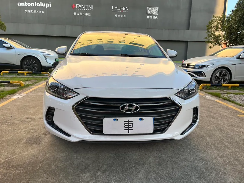Hyundai Elantra Lingdong 2018 1.4T Dual-clutch dazzle vitality type exterior photo 2 Hyundai Elantra Lingdong 2018 1.4T Dual-clutch dazzle vitality type exterior photo 2