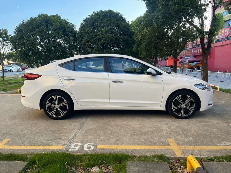 Hyundai Elantra Lingdong 2018 1.4T Dual-clutch dazzle vitality type exterior photo 4 Hyundai Elantra Lingdong 2018 1.4T Dual-clutch dazzle vitality type exterior photo 4