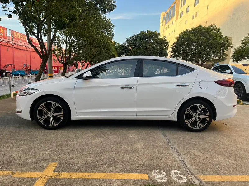 Hyundai Elantra Lingdong 2018 1.4T Dual-clutch dazzle vitality type exterior photo 8 Hyundai Elantra Lingdong 2018 1.4T Dual-clutch dazzle vitality type exterior photo 8