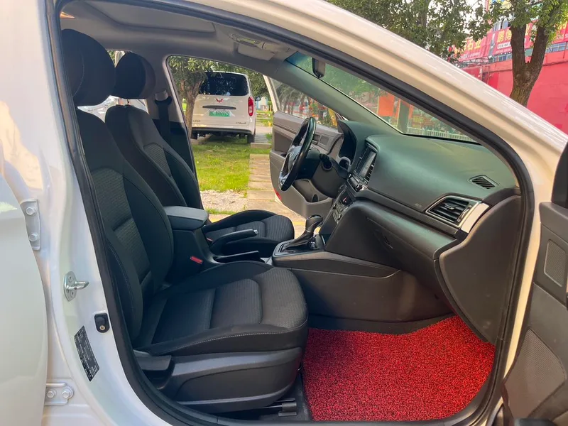 Hyundai Elantra Lingdong 2018 1.4T Dual-clutch dazzle vitality type exterior photo 9 Hyundai Elantra Lingdong 2018 1.4T Dual-clutch dazzle vitality type exterior photo 9