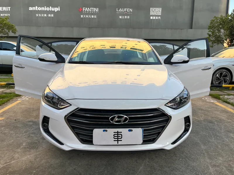 Hyundai Elantra Lingdong 2018 1.4T Dual-clutch dazzle vitality type interior photo 12 Hyundai Elantra Lingdong 2018 1.4T Dual-clutch dazzle vitality type interior photo 12