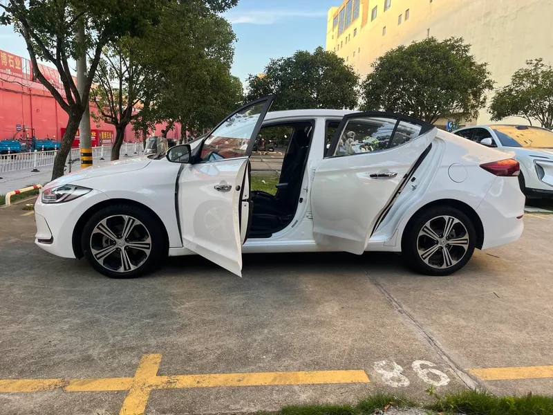 Hyundai Elantra Lingdong 2018 1.4T Dual-clutch dazzle vitality type interior photo 15 Hyundai Elantra Lingdong 2018 1.4T Dual-clutch dazzle vitality type interior photo 15