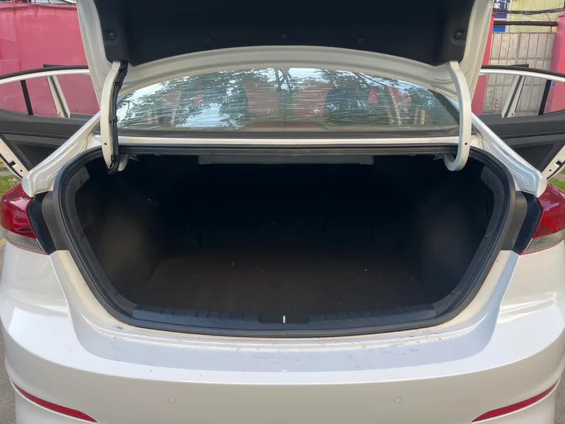 Hyundai Elantra Lingdong 2018 1.4T Dual-clutch dazzle vitality type interior photo 16 Hyundai Elantra Lingdong 2018 1.4T Dual-clutch dazzle vitality type interior photo 16