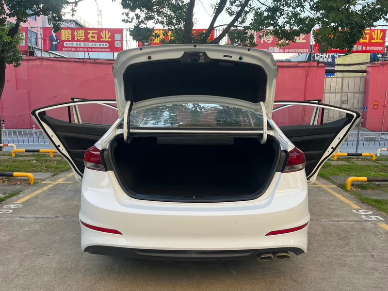 Hyundai Elantra Lingdong 2018 1.4T Dual-clutch dazzle vitality type interior photo 17 Hyundai Elantra Lingdong 2018 1.4T Dual-clutch dazzle vitality type interior photo 17