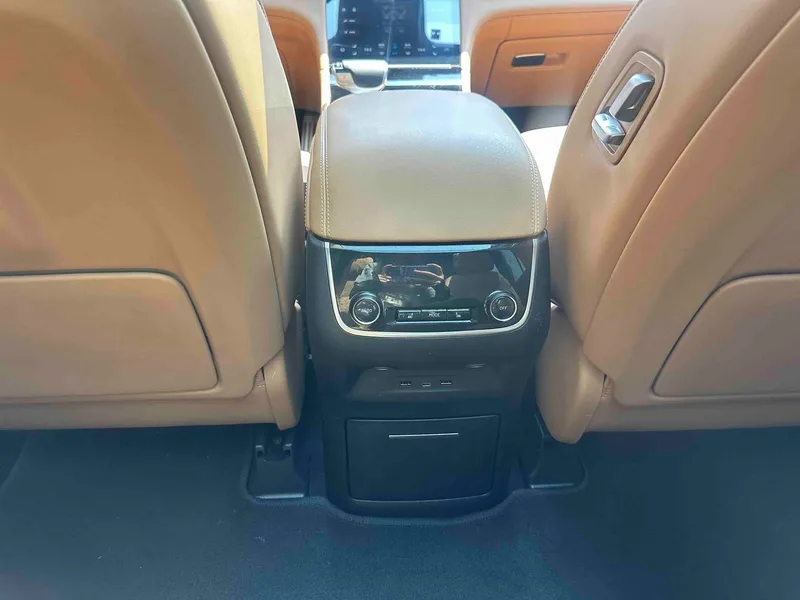 Li Auto ONE 2021 extended range 6 Seat plate interior photo 20 Li Auto ONE 2021 extended range 6 Seat plate interior photo 20