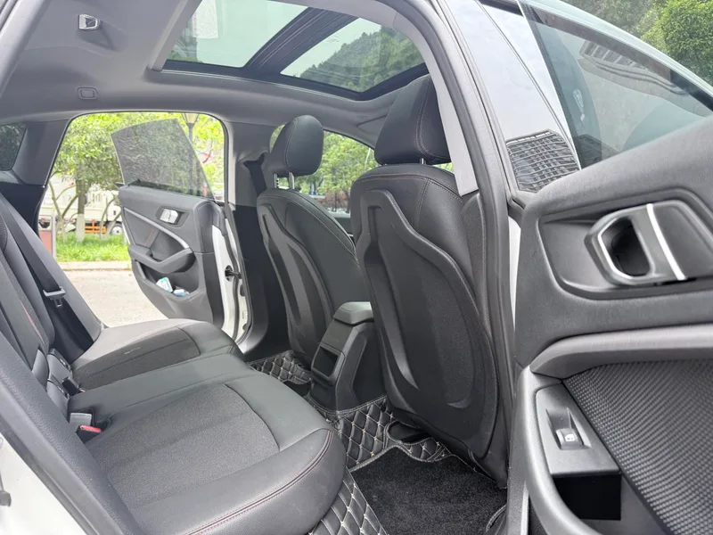 BMW 2 Series 2023 225i Four-door coupe M Sports suit interior photo 11 BMW 2 Series 2023 225i Four-door coupe M Sports suit interior photo 11