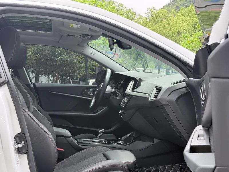 BMW 2 Series 2023 225i Four-door coupe M Sports suit interior photo 12 BMW 2 Series 2023 225i Four-door coupe M Sports suit interior photo 12