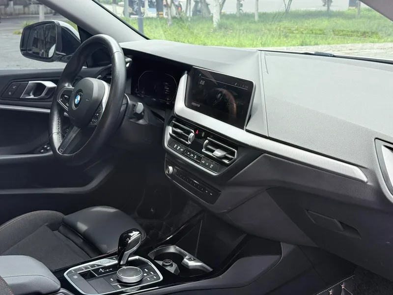 BMW 2 Series 2023 225i Four-door coupe M Sports suit interior photo 13 BMW 2 Series 2023 225i Four-door coupe M Sports suit interior photo 13