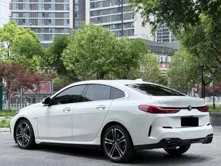 BMW 2 Series 2023 225i Four-door coupe M Sports suit interior photo 16 BMW 2 Series 2023 225i Four-door coupe M Sports suit interior photo 16