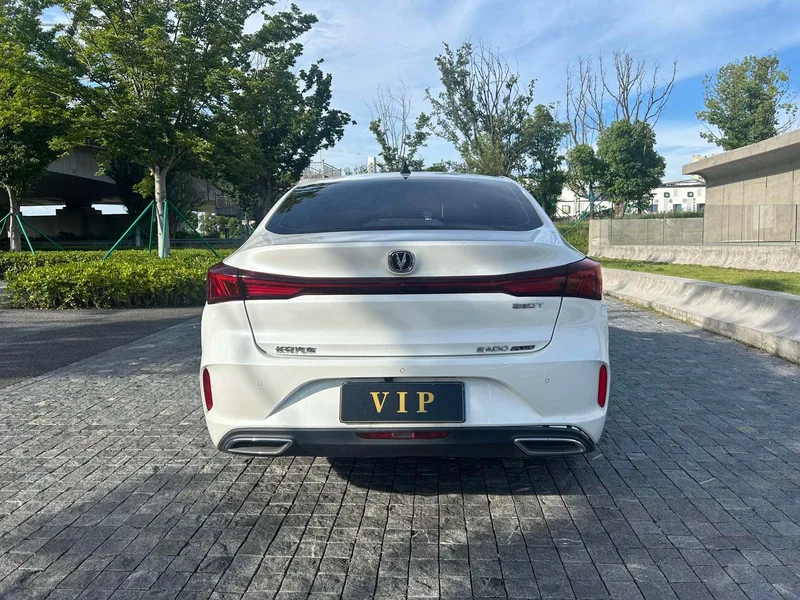 Changan Eado 2024 PLUS 1.4T DCT Высокоэнергетическая версия интерьер фото 9 Changan Eado 2024 PLUS 1.4T DCT Высокоэнергетическая версия интерьер фото 9