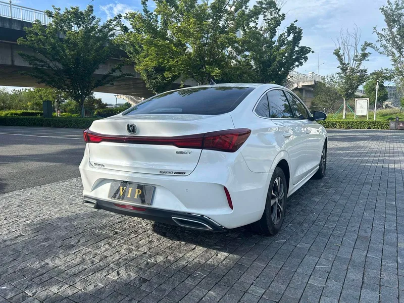 Changan Eado 2024 PLUS 1.4T DCT Высокоэнергетическая версия интерьер фото 10 Changan Eado 2024 PLUS 1.4T DCT Высокоэнергетическая версия интерьер фото 10