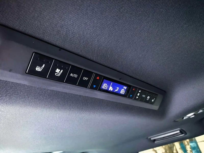 Toyota Sienna 2024 Dual Power 2.5L Four-wheel drive Premium Edition interior photo 18 Toyota Sienna 2024 Dual Power 2.5L Four-wheel drive Premium Edition interior photo 18