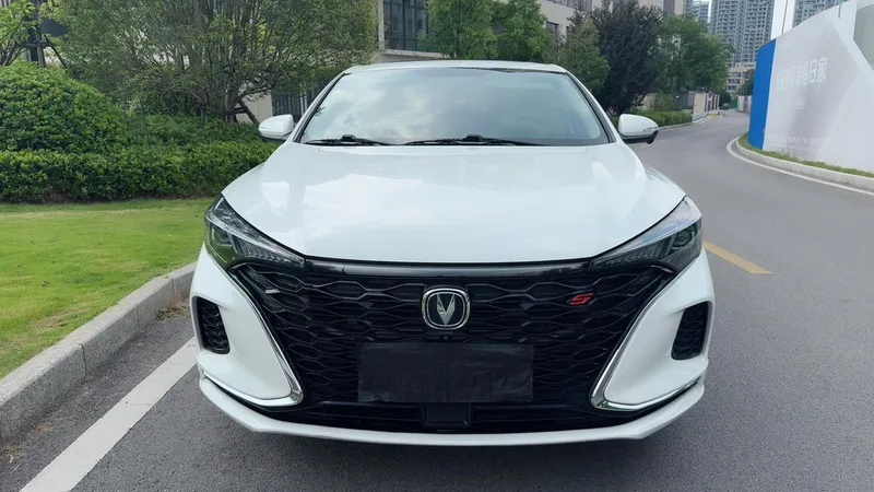 Changan Eado 2021 PLUS Ballena azul NE 1.4T GDI DCT Acabado premium exterior foto 2 Changan Eado 2021 PLUS Ballena azul NE 1.4T GDI DCT Acabado premium exterior foto 2