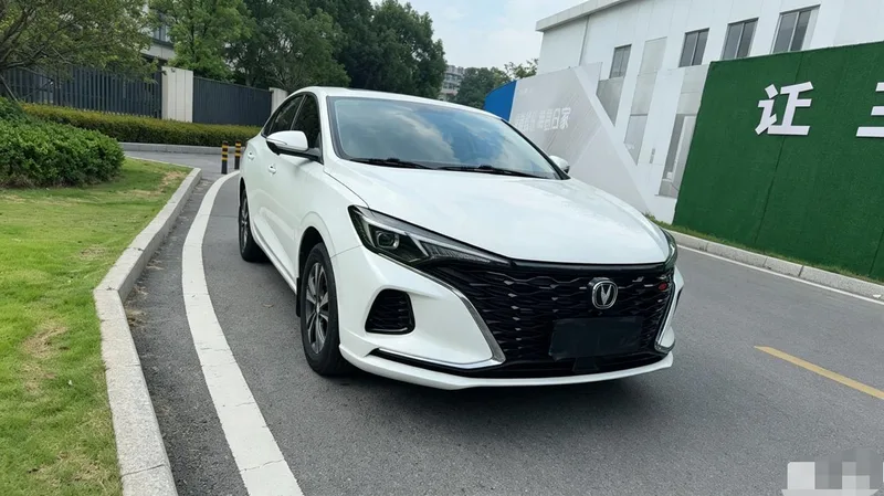 Changan Eado 2021 PLUS Ballena azul NE 1.4T GDI DCT Acabado premium exterior foto 3 Changan Eado 2021 PLUS Ballena azul NE 1.4T GDI DCT Acabado premium exterior foto 3