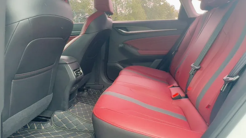 Changan Eado 2021 PLUS Ballena azul NE 1.4T GDI DCT Acabado premium interior foto 6 Changan Eado 2021 PLUS Ballena azul NE 1.4T GDI DCT Acabado premium interior foto 6