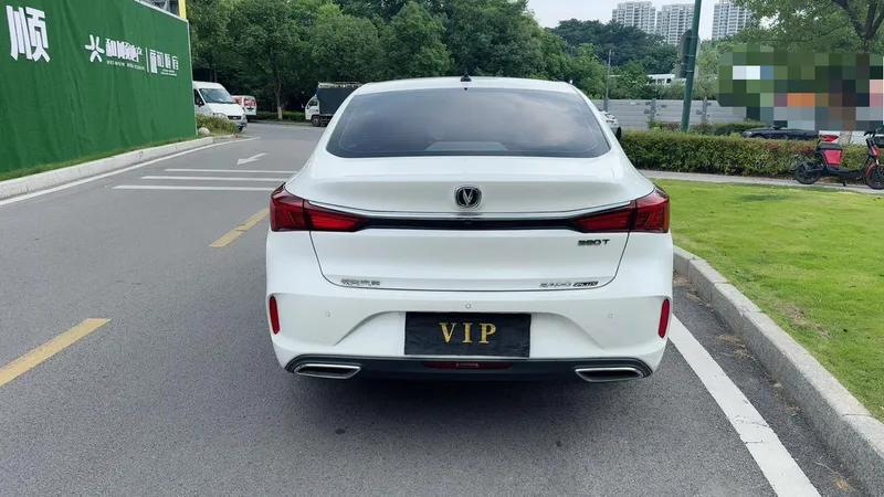 Changan Eado 2021 PLUS Ballena azul NE 1.4T GDI DCT Acabado premium interior foto 8 Changan Eado 2021 PLUS Ballena azul NE 1.4T GDI DCT Acabado premium interior foto 8