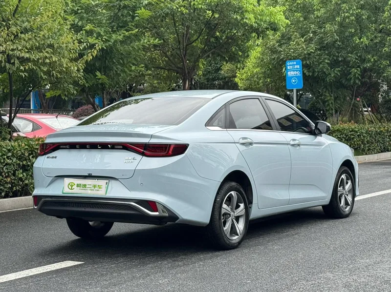 Geely Emgrand L HiP 2024 1.5TD-DHT Pro Champion Edition 100KM Transcendent exterior photo 3 Geely Emgrand L HiP 2024 1.5TD-DHT Pro Champion Edition 100KM Transcendent exterior photo 3