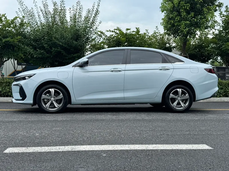 Geely Emgrand L HiP 2024 1.5TD-DHT Pro Champion Edition 100KM Transcendent exterior photo 5 Geely Emgrand L HiP 2024 1.5TD-DHT Pro Champion Edition 100KM Transcendent exterior photo 5