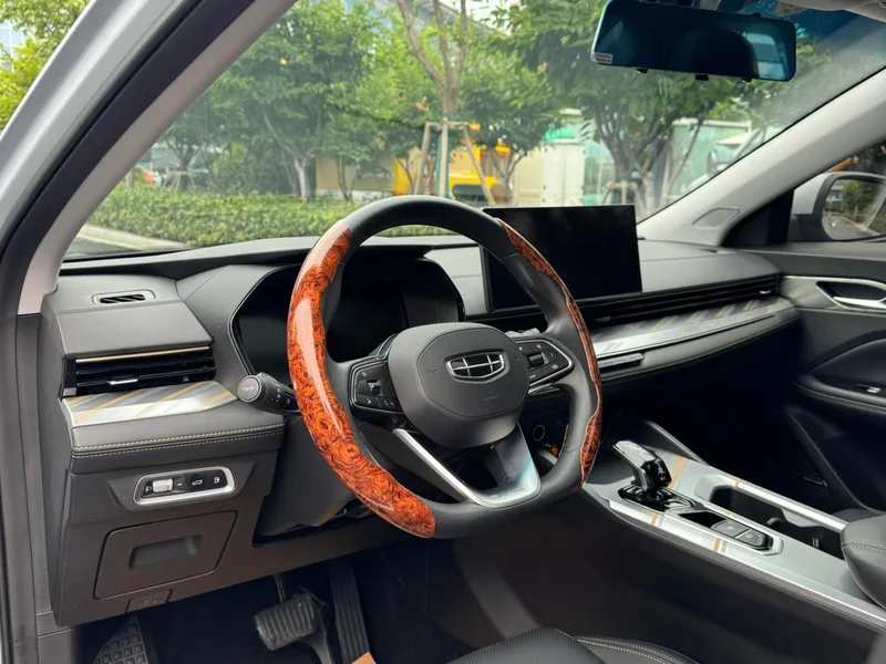 Geely Emgrand L HiP 2024 1.5TD-DHT Pro Champion Edition 100KM Transcendent exterior photo 7 Geely Emgrand L HiP 2024 1.5TD-DHT Pro Champion Edition 100KM Transcendent exterior photo 7