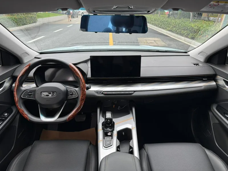 Geely Emgrand L HiP 2024 1.5TD-DHT Pro Champion Edition 100KM Transcendent interior photo 11 Geely Emgrand L HiP 2024 1.5TD-DHT Pro Champion Edition 100KM Transcendent interior photo 11