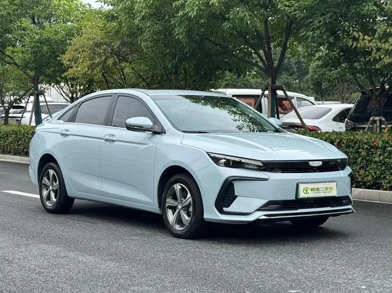 Geely Emgrand L HiP 2024 1.5TD-DHT Pro Champion Edition 100KM Transcendent interior photo 17 Geely Emgrand L HiP 2024 1.5TD-DHT Pro Champion Edition 100KM Transcendent interior photo 17