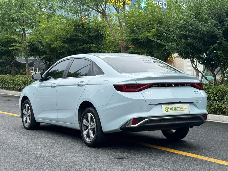 Geely Emgrand L HiP 2024 1.5TD-DHT Pro Champion Edition 100KM Transcendent interior photo 18 Geely Emgrand L HiP 2024 1.5TD-DHT Pro Champion Edition 100KM Transcendent interior photo 18