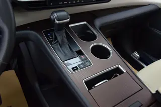Toyota Granvia 2023 Intelligent electric hybrid double engine 2.5L Noble PLUS interior photo 18 Toyota Granvia 2023 Intelligent electric hybrid double engine 2.5L Noble PLUS interior photo 18