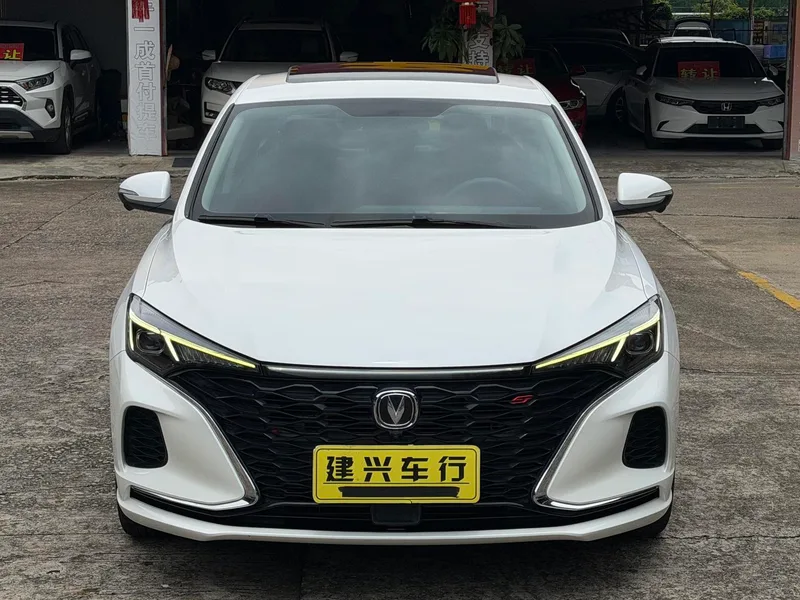 Changan Eado 2021 PLUS Ballena azul NE 1.4T GDI DCT Acabado premium exterior foto 2 Changan Eado 2021 PLUS Ballena azul NE 1.4T GDI DCT Acabado premium exterior foto 2