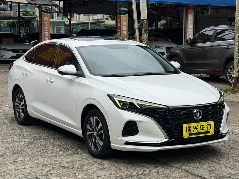 Changan Eado 2021 PLUS Ballena azul NE 1.4T GDI DCT Acabado premium exterior foto 3 Changan Eado 2021 PLUS Ballena azul NE 1.4T GDI DCT Acabado premium exterior foto 3