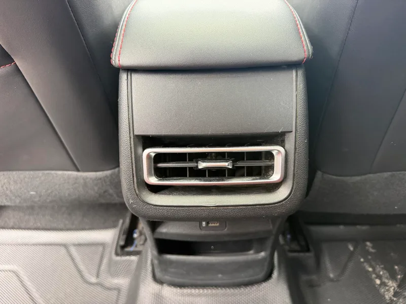Changan Eado 2021 PLUS Ballena azul NE 1.4T GDI DCT Acabado premium interior foto 13 Changan Eado 2021 PLUS Ballena azul NE 1.4T GDI DCT Acabado premium interior foto 13