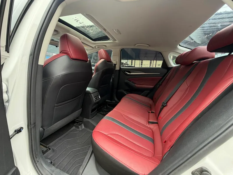 Changan Eado 2021 PLUS Ballena azul NE 1.4T GDI DCT Acabado premium interior foto 14 Changan Eado 2021 PLUS Ballena azul NE 1.4T GDI DCT Acabado premium interior foto 14