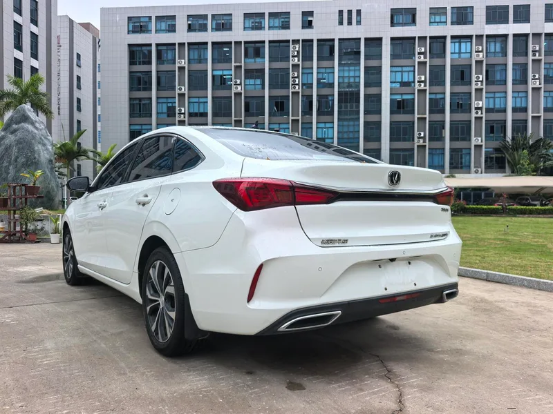 Changan Eado 2021 PLUS Blue whale NE 1.4T GDI DCT Flagship interior photo 13 Changan Eado 2021 PLUS Blue whale NE 1.4T GDI DCT Flagship interior photo 13