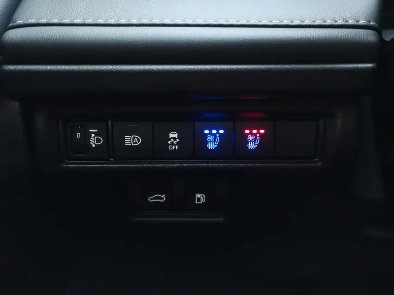 Toyota Camry 2024 Dual Power 2.0HE Elite Edition interior photo 20 Toyota Camry 2024 Dual Power 2.0HE Elite Edition interior photo 20