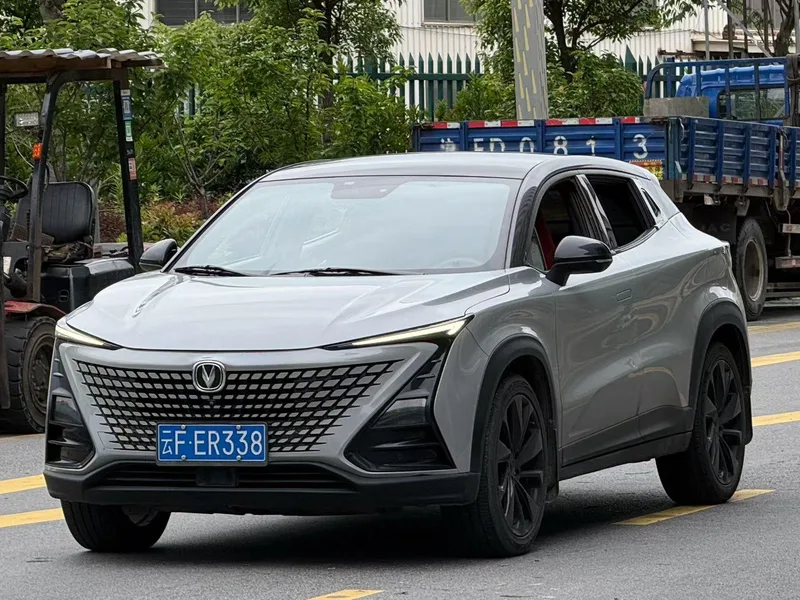 Changan UNI-T 2021 1.5T Excellence-type exterior photo 1 Changan UNI-T 2021 1.5T Excellence-type exterior photo 1