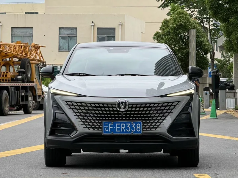 Changan UNI-T 2021 1.5T Excellence-type exterior photo 2 Changan UNI-T 2021 1.5T Excellence-type exterior photo 2