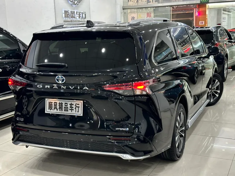 Toyota Granvia 2023 Motor doble híbrido eléctrico inteligente 2.5L Edición de lujo exterior foto 3 Toyota Granvia 2023 Motor doble híbrido eléctrico inteligente 2.5L Edición de lujo exterior foto 3