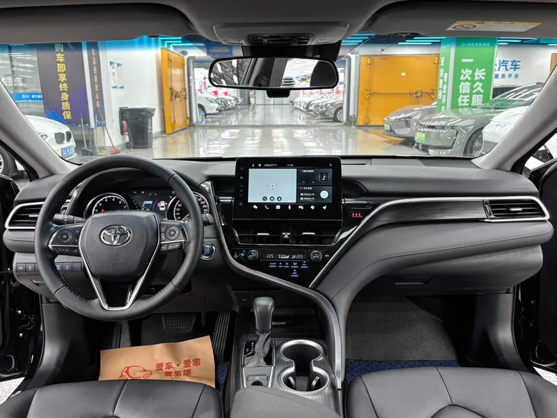 Toyota Camry 2021 2.0G Edición de lujo interior foto 7 Toyota Camry 2021 2.0G Edición de lujo interior foto 7