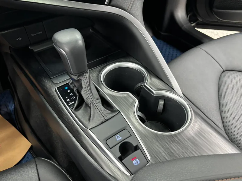 Toyota Camry 2021 2.0G Edición de lujo interior foto 10 Toyota Camry 2021 2.0G Edición de lujo interior foto 10